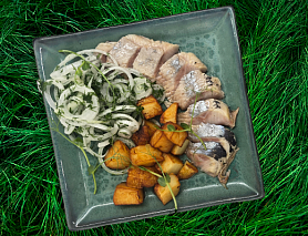 Сельдь с картофелем и луком