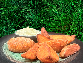Картофельные дольки с чесночным соусом
